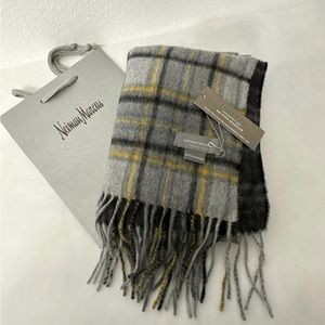 NWT Cariaggi exclusive to Neiman Marcus 100% Cashmere Scarf